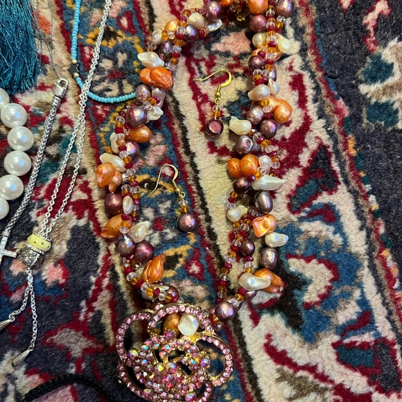 A bundle of fashion jewellery, some are custom, some are new never used! - Picture 2 of 9